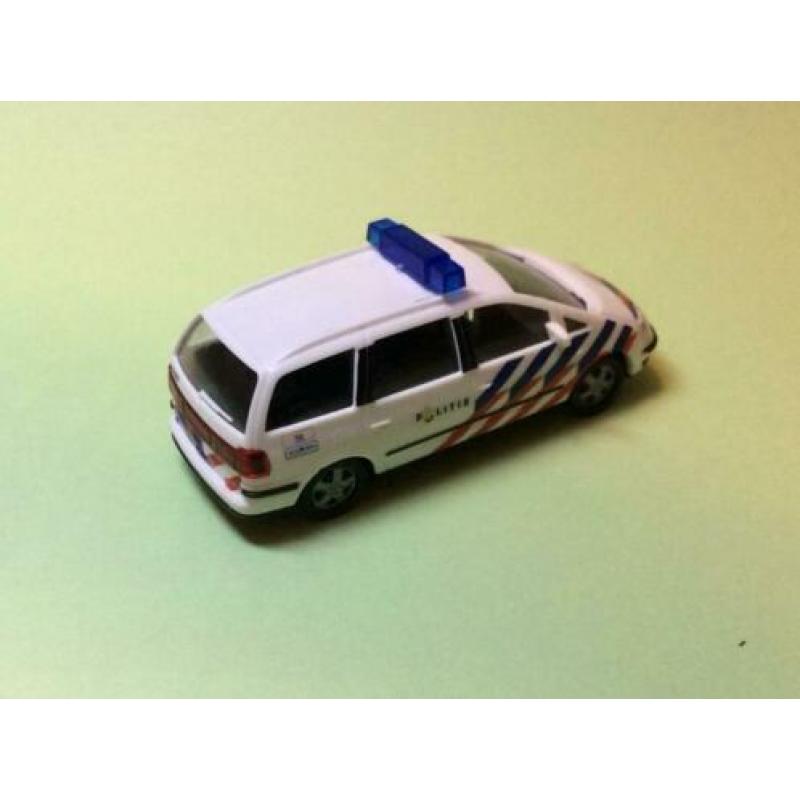 Politie 1:87 VW Sharan Limburg zuid van AWM