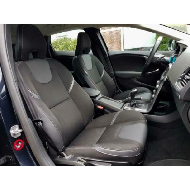Volvo V40 2.0 D2 SUMMUM NAVI AIRCO XENON 6VERSN LMV PDC