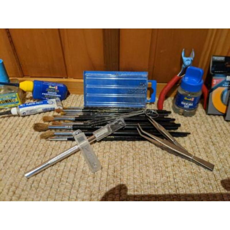 Diverse modelbouw gereedschap