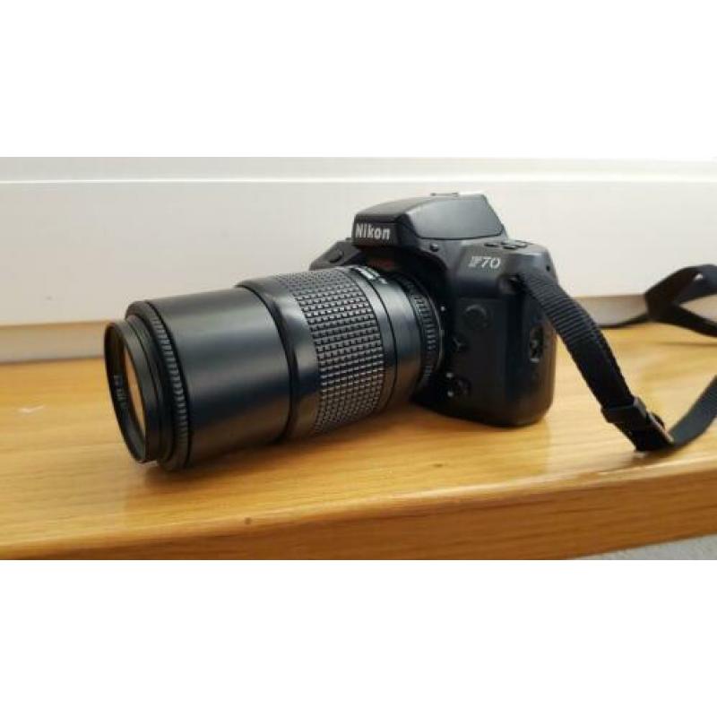 Analoge Nikon spiegelrefelexcamera F70
