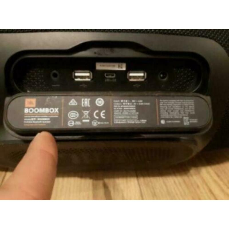 jbl boombox incl bon en doos