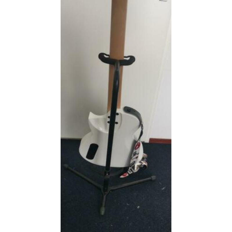 Jackson JS22 SC Monarkh Snow White evt met versterker