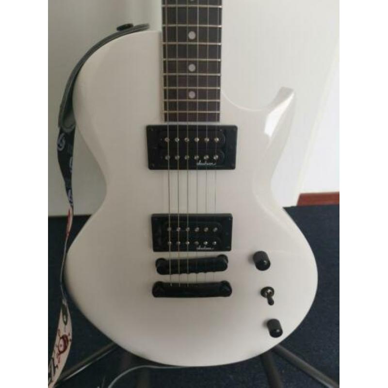 Jackson JS22 SC Monarkh Snow White evt met versterker