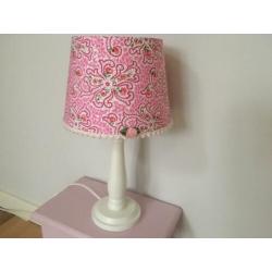 Vrolijk lampje en accessoires van Moepa voor meisjeskamer!