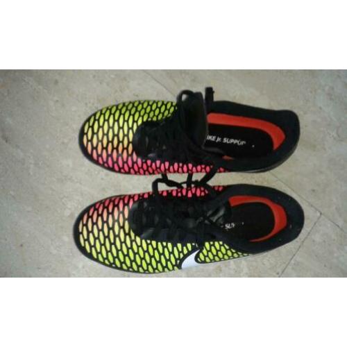 NIKE JR. support - VOETBALSCHOENEN