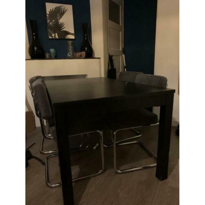 Uitschuifbare Ikea zwarte eettafel