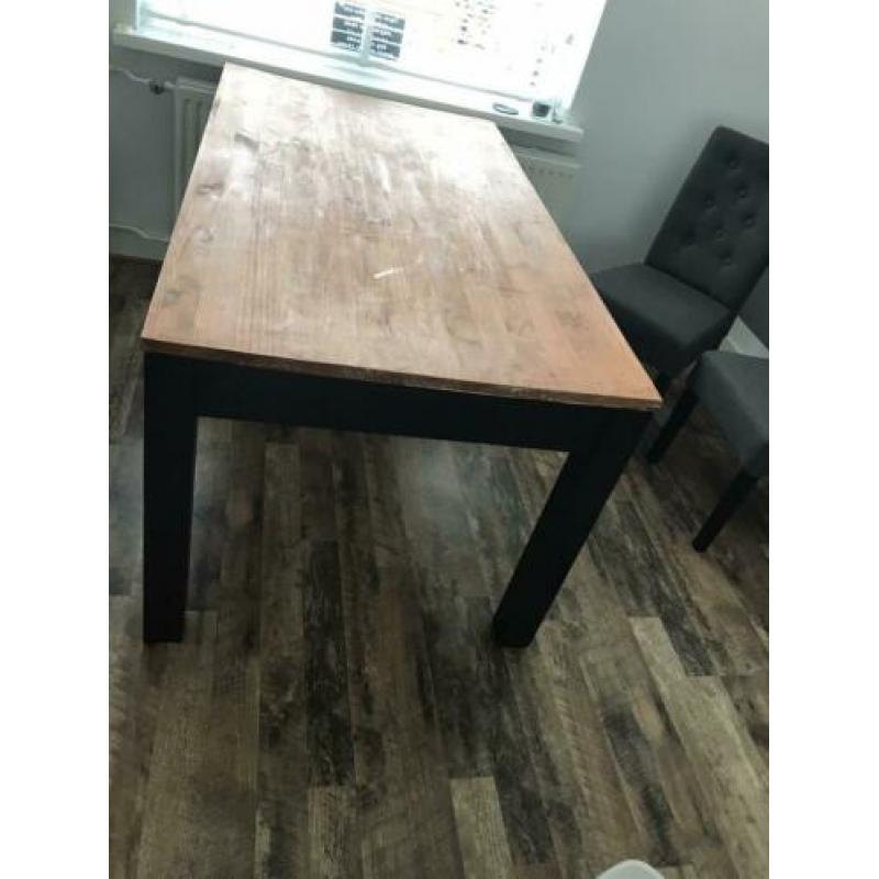 Eetkamertafel