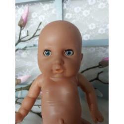 Levensechte baby pop