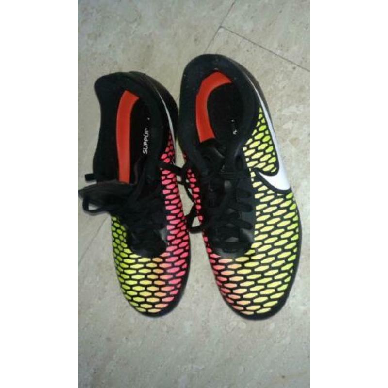 NIKE JR. support - VOETBALSCHOENEN