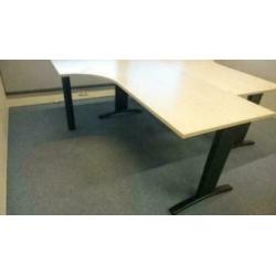 Zeer nette Markant hoekbureau 's hoekburo 's 180x120 cm ihv