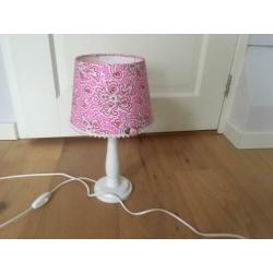Vrolijk lampje en accessoires van Moepa voor meisjeskamer!