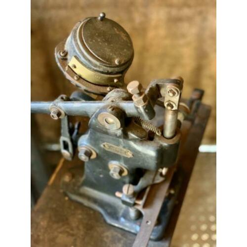 Oude ponsmachine van lettergieterij