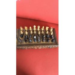 Te koop antiek schaakspel