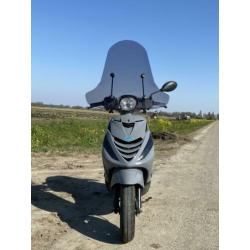 Piaggio Zip 4T Nardo Grey met extra kappen-set