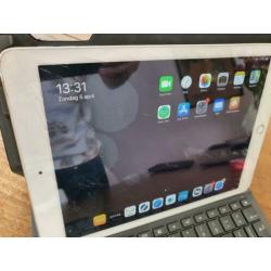 iPad Air 2 64GB wit met Logitech folio keyboard