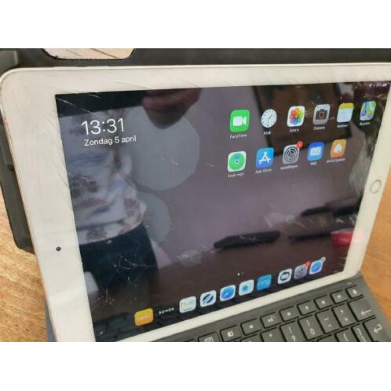 iPad Air 2 64GB wit met Logitech folio keyboard