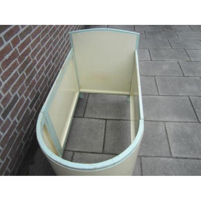 Antiek vintage baby ledikantje uit de jaren 50