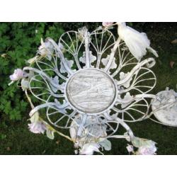 Een set van twee witte jardinières