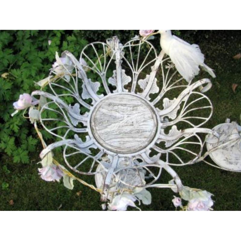 Een set van twee witte jardinières