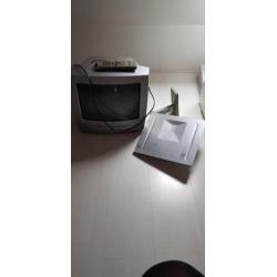 Grundig TV met muurstandaard