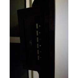 Kleine tv met ingebouwde dvd, voet en wandsteun