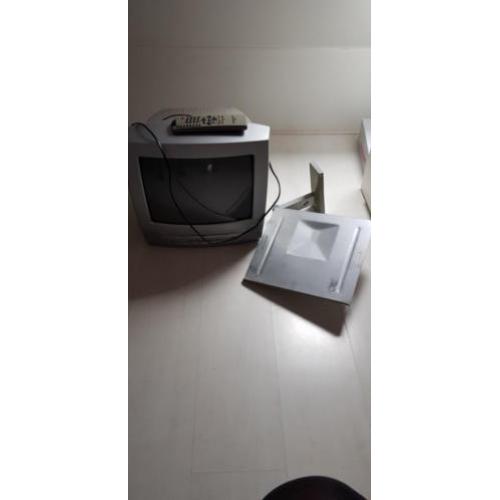 Grundig TV met muurstandaard