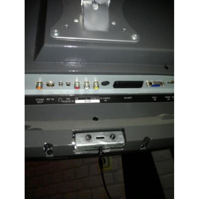 Kleine tv met ingebouwde dvd, voet en wandsteun