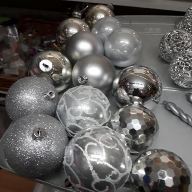 Diversen kerst versiering. Bieden is per foto