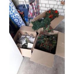 Kerstboom en spullen.