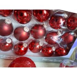 Rode glazen kerstballen