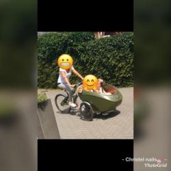 Bakfiets trio bike met dichte overkapping die open kan
