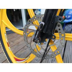 Vouwfiets ongebruikt heeft buiten gestaan lichte corrosie