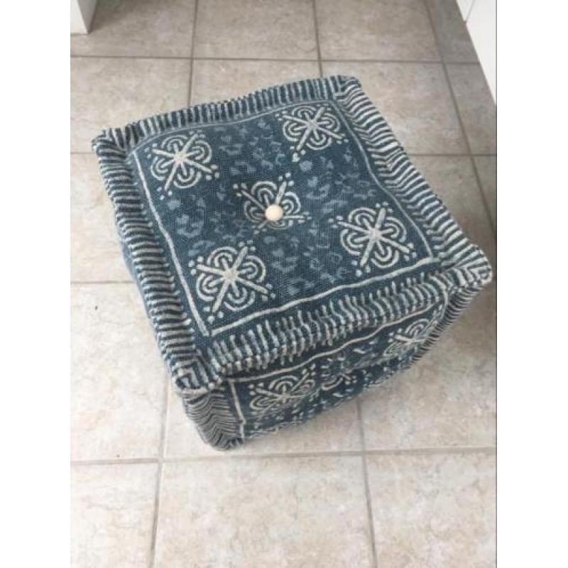 Poef/hocker met dienblad