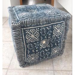 Poef/hocker met dienblad
