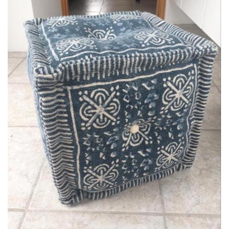 Poef/hocker met dienblad