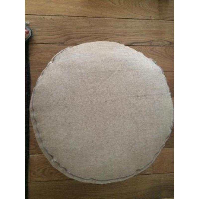 Ibiza Style poef netel stof blauw geborduurd 50x25