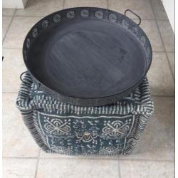 Poef/hocker met dienblad