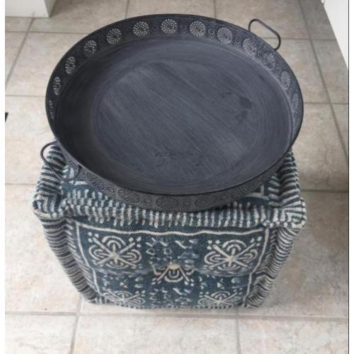 Poef/hocker met dienblad