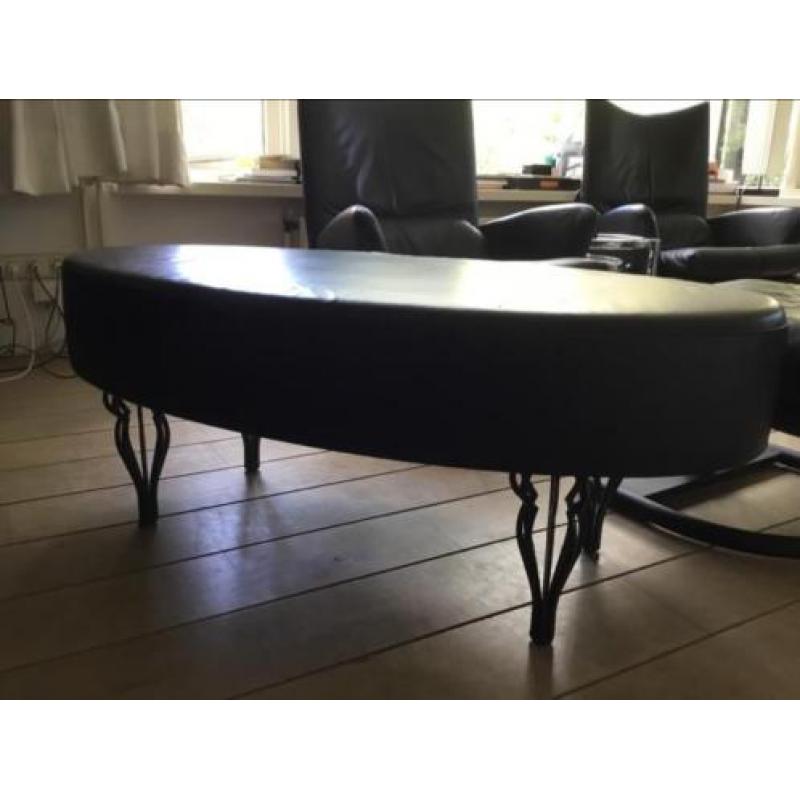 Marouschka Metz Design hocker/ poef van zwart leder