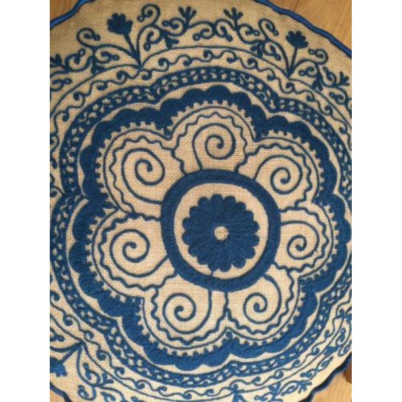 Ibiza Style poef netel stof blauw geborduurd 50x25