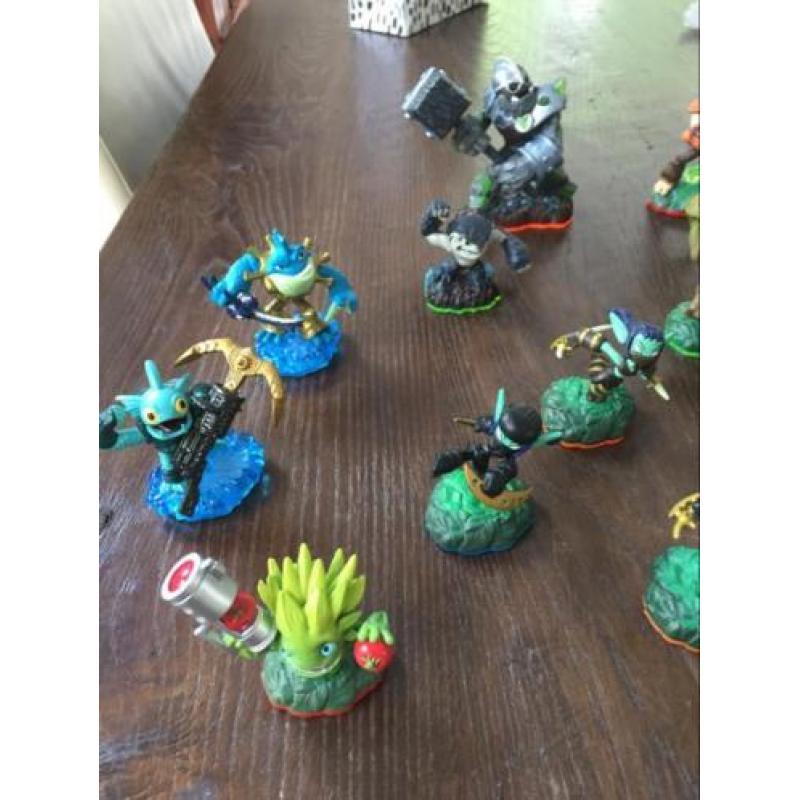 18 skylanders