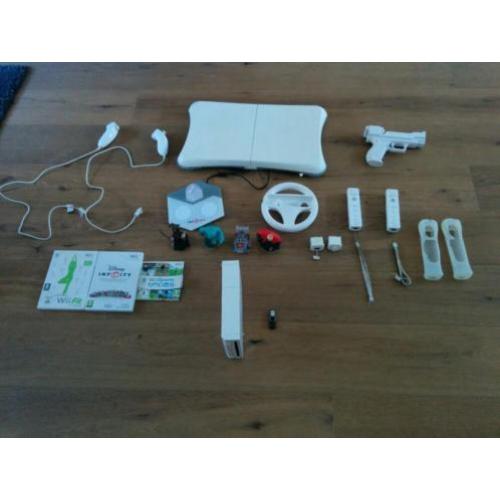 Wii met 2 controllers en games super compleet!