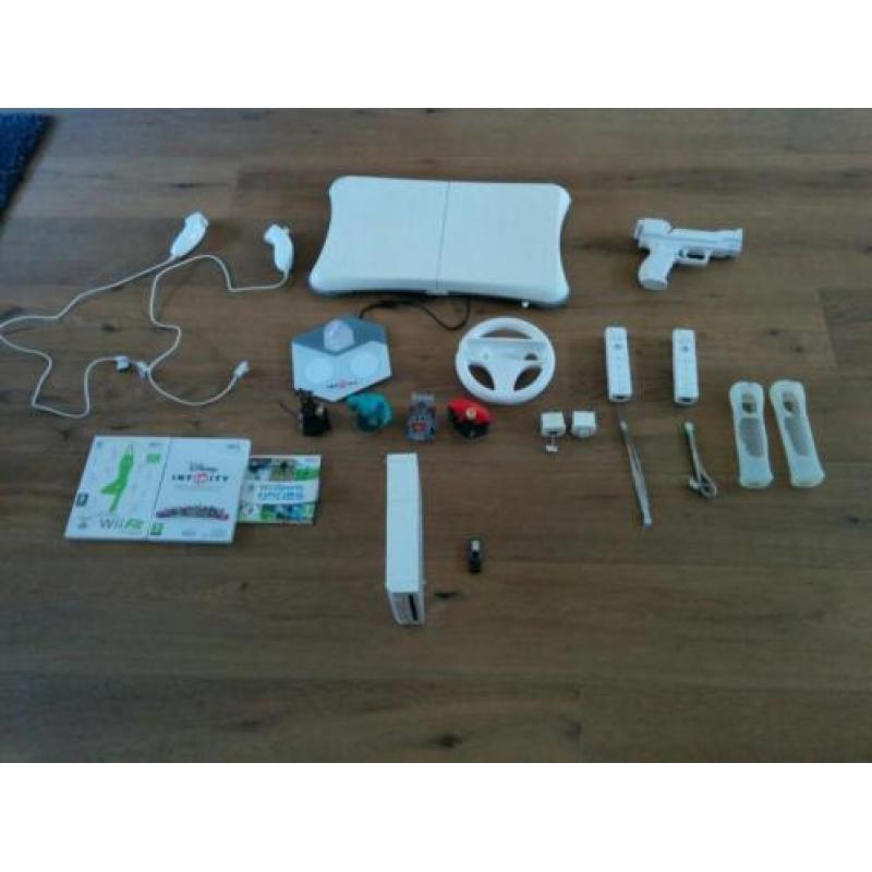 Wii met 2 controllers en games super compleet!