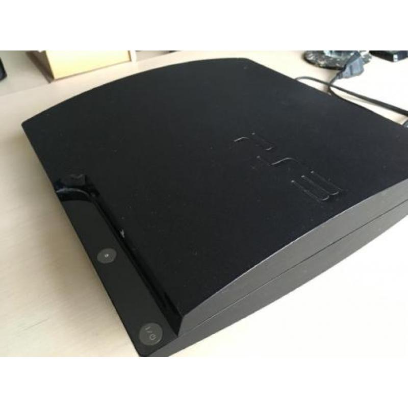 Playstation 3 + 2 controllers & spellen!
